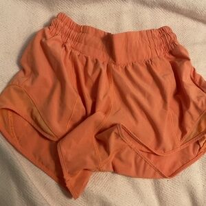 Lululemon Hotty-Hot shorts low-rise 2.5